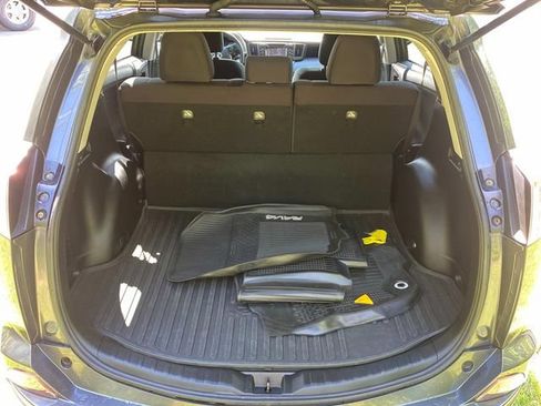 Used 2018 Toyota RAV4 LE w/ All Weather Liner Package AWD/4WD image 30