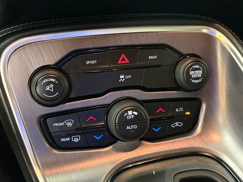 Used 2016 Dodge Challenger SXT image 30