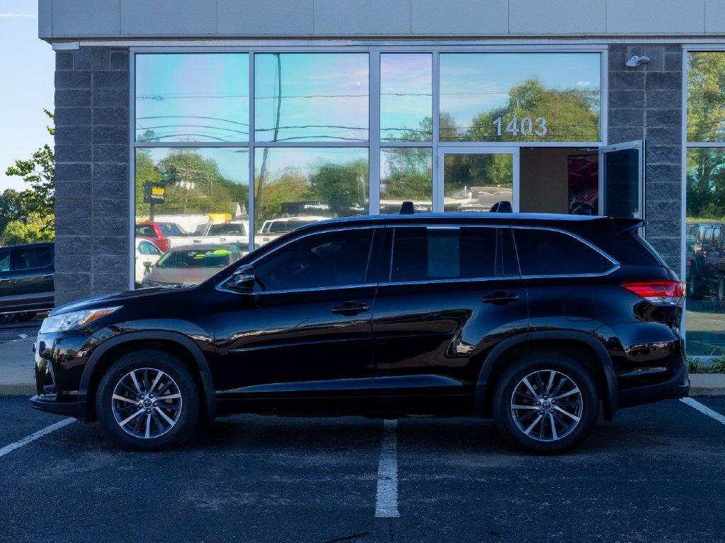 Used 2017 Toyota Highlander XLE w/ Protection Package #3 AWD/4WD image 5