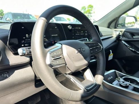 New 2026 Chevrolet Equinox LT w/ Convenience Package II AWD/4WD image 31