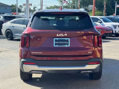 Certified 2024 Kia Sorento S AWD/4WD image 4