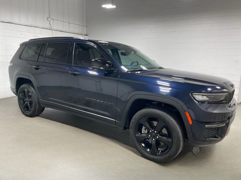 Used 2024 Jeep Grand Cherokee L Limited w/ Black Appearance Package AWD/4WD image 3