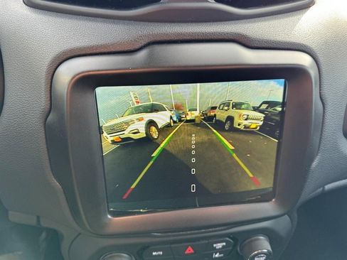 Used 2023 Jeep Renegade Latitude image 19