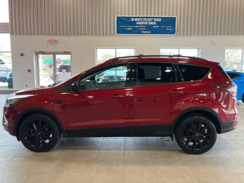 Used 2017 Ford Escape SE w/ Equipment Group 201A image 8