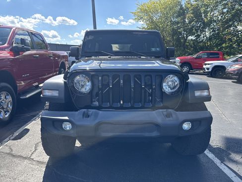 Used 2019 Jeep Wrangler Unlimited Sport image 2