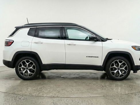 Used 2025 Jeep Compass Limited image 11