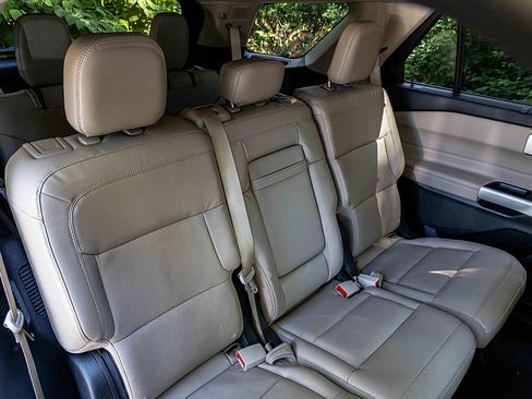 Used 2023 Ford Explorer Limited image 25