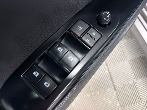 Used 2019 Toyota Camry L image 16