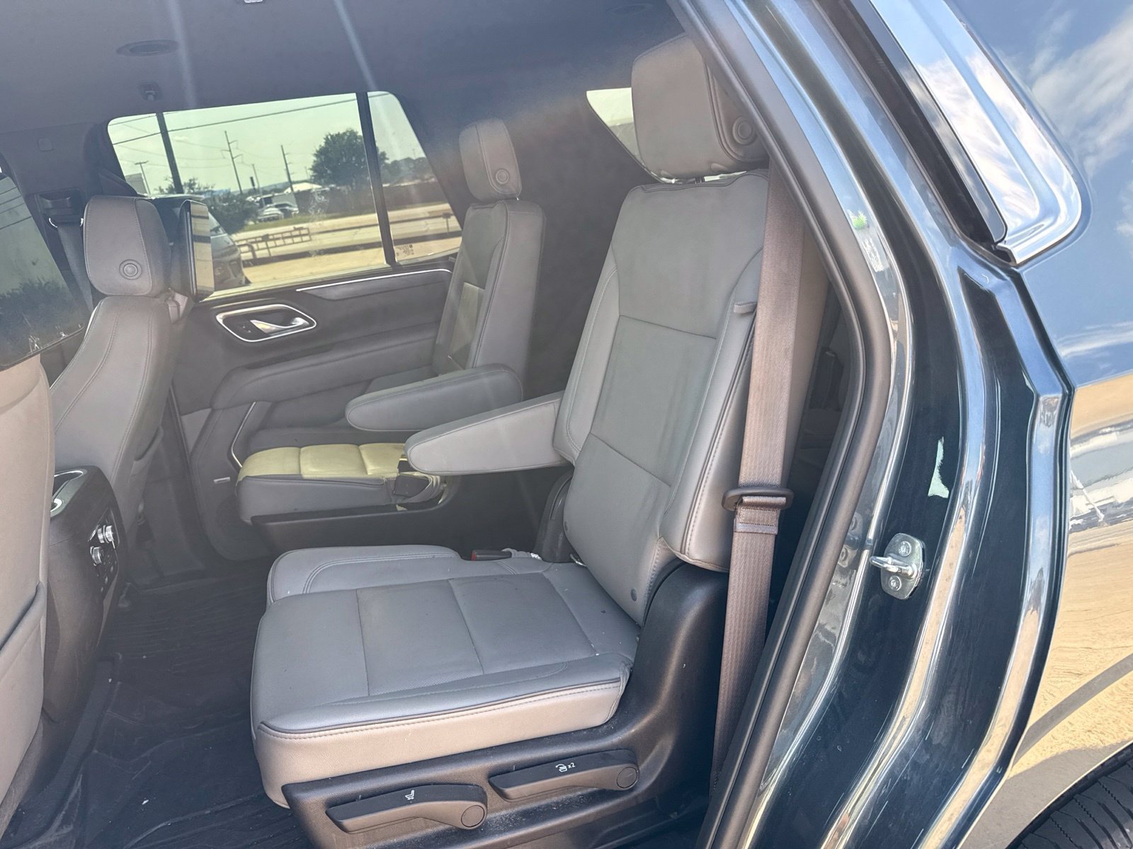 Used 2021 GMC Yukon SLT w/ Rear Media and Nav Package AWD/4WD image 12