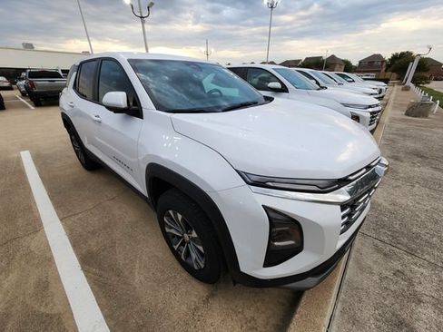 Used 2026 Chevrolet Equinox LT FWD image 2