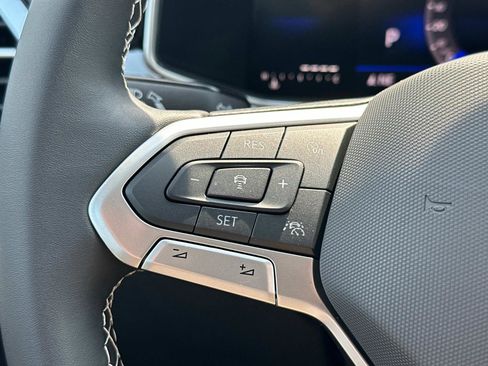 New 2025 Volkswagen Taos SE image 23