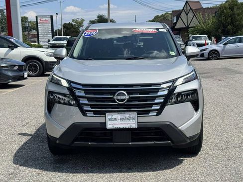 Used 2024 Nissan Rogue SV AWD/4WD image 2