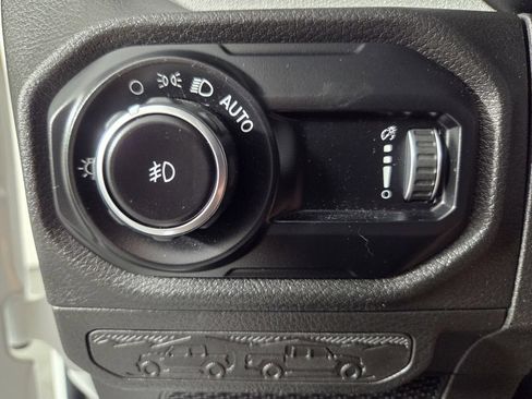 Used 2025 Jeep Wrangler Unlimited Sport AWD/4WD image 20