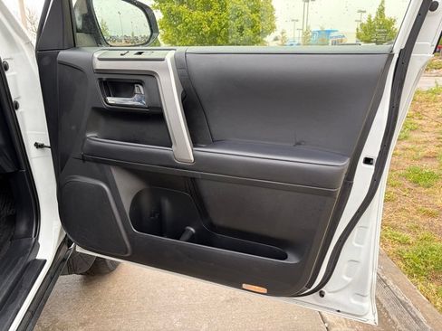 Used 2024 Toyota 4Runner SR5 Premium w/ SR5 Premium Package AWD/4WD image 25