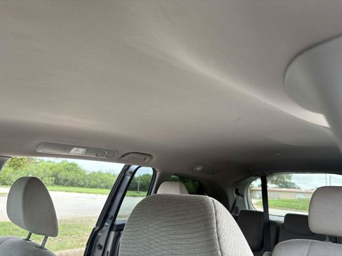 Used 2011 Honda Odyssey LX image 29