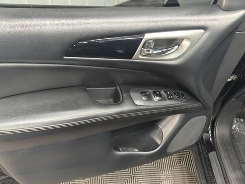 Used 2018 Nissan Pathfinder S AWD/4WD image 42