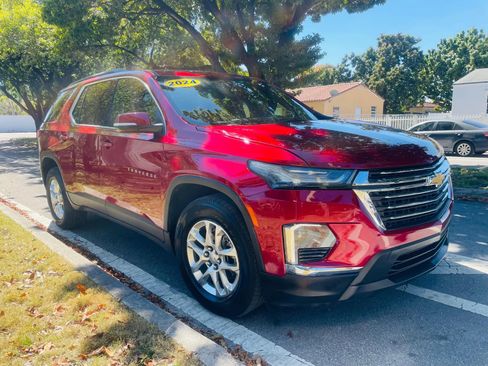 Used 2023 Chevrolet Traverse LT image 7