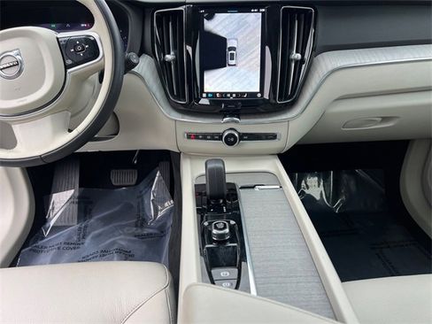 Used 2024 Volvo XC60 B5 Plus w/ Protection Package Premier image 15