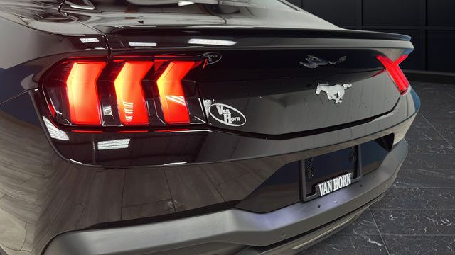 Used 2025 Ford Mustang Premium RWD image 38