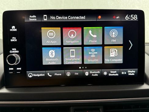 Used 2025 Honda Pilot Touring image 17