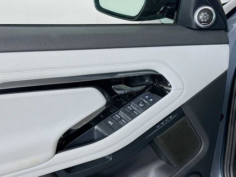 Used 2023 Land Rover Range Rover Evoque SE AWD/4WD image 18
