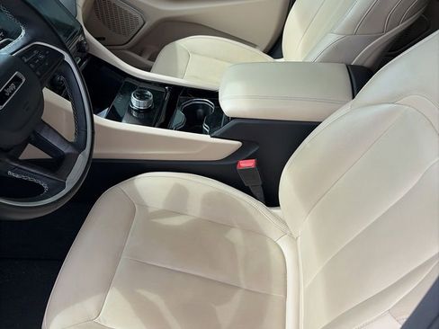 Used 2021 Jeep Grand Cherokee L Limited RWD image 3