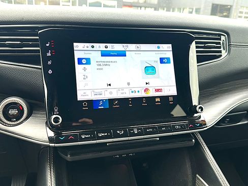 Used 2024 Jeep Wagoneer L Series II image 32