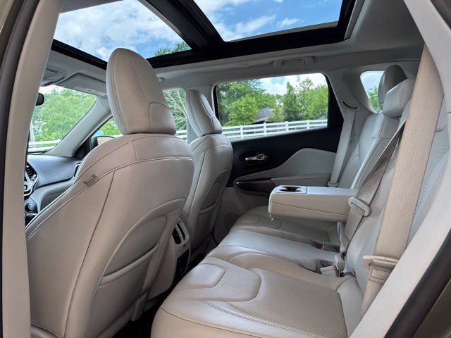 Used 2020 Jeep Cherokee Limited AWD/4WD image 31