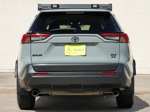 Used 2021 Toyota RAV4 XLE AWD/4WD image 10