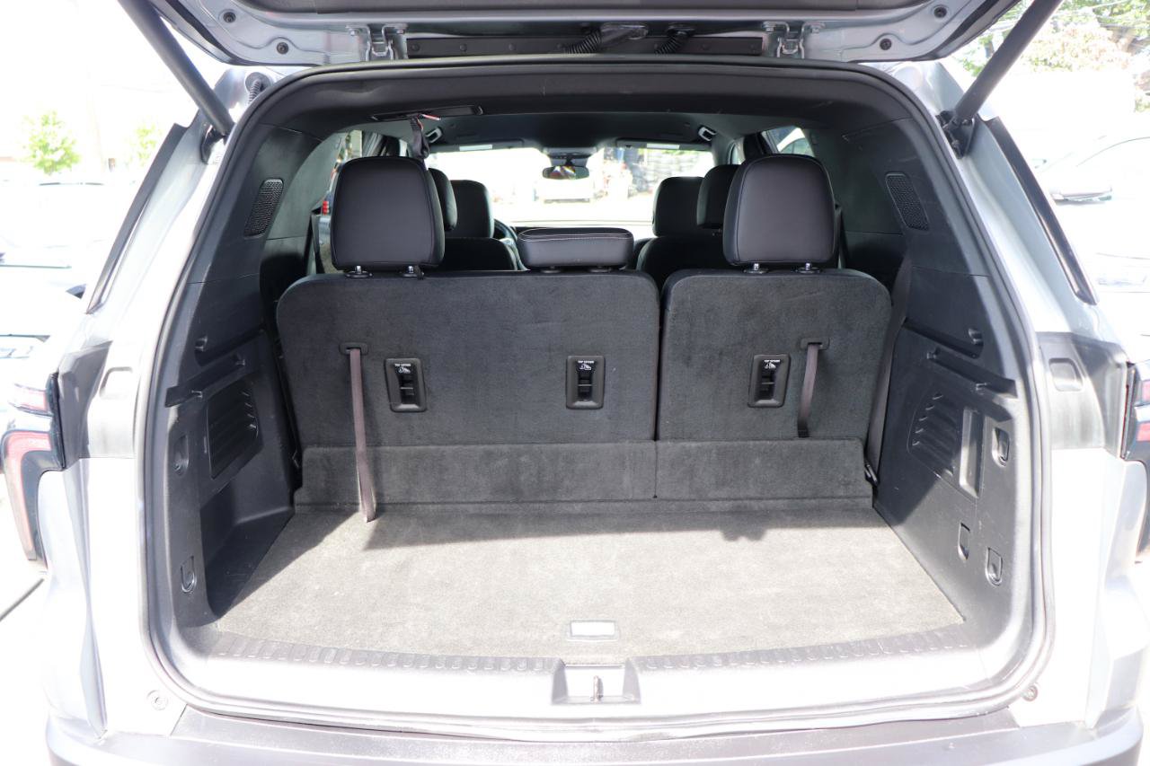Used 2025 Chevrolet Traverse LT FWD image 57
