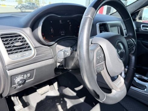 Used 2021 Jeep Grand Cherokee Laredo image 15