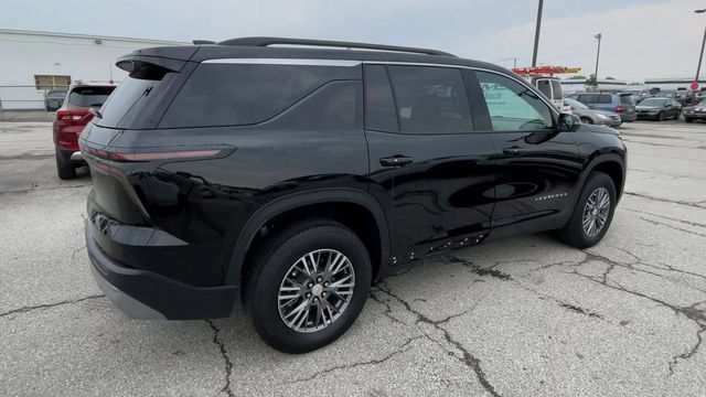 Used 2025 Chevrolet Traverse LT w/ Driver Confidence Package FWD image 2