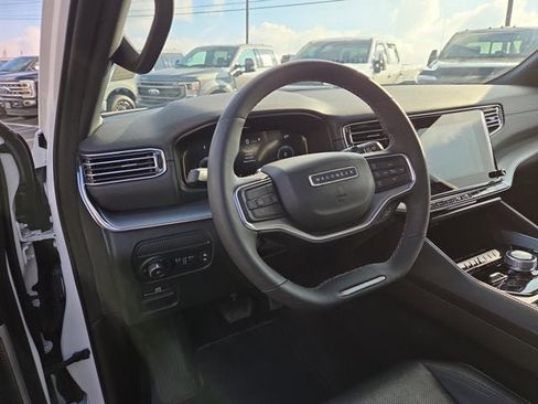 Used 2024 Jeep Wagoneer Series II image 8