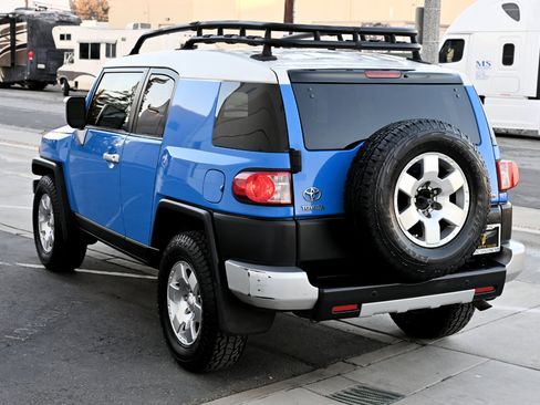 Used 2008 Toyota FJ Cruiser 2WD image 5