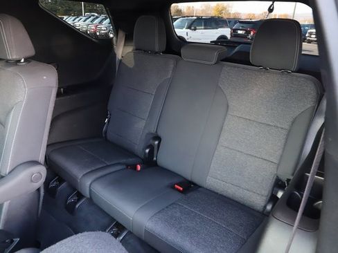 Used 2025 Chevrolet Traverse LT image 20