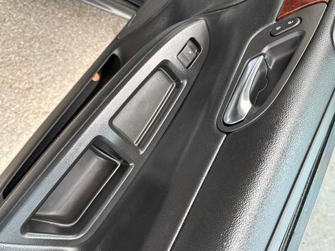 Used 2011 Chevrolet Impala LT w/ Luxury Edition Package FWD image 12
