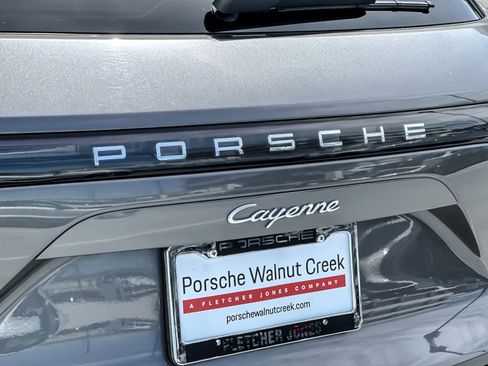 Certified 2023 Porsche Cayenne AWD/4WD image 27