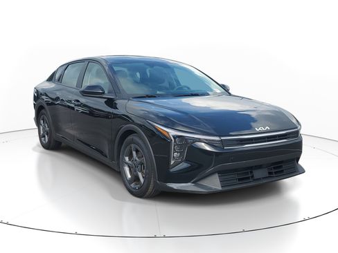 Used 2025 Kia K4 FWD image 2