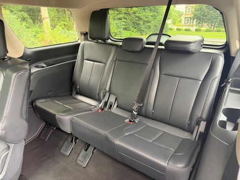 Used 2024 Ford Expedition XLT AWD/4WD image 21
