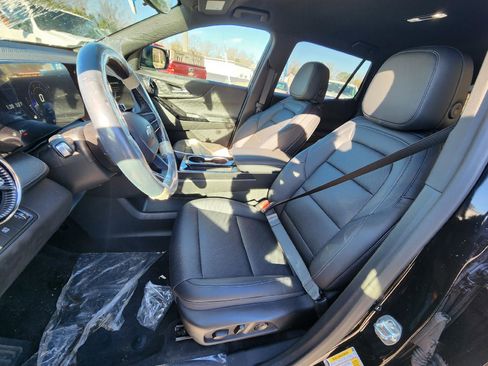 Used 2025 Chevrolet Equinox LT w/ Convenience Package II image 7