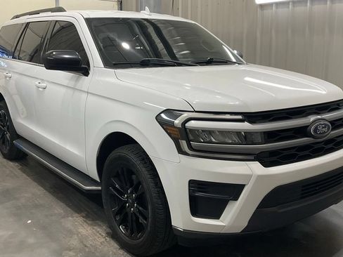 Used 2022 Ford Expedition XLT RWD image 2