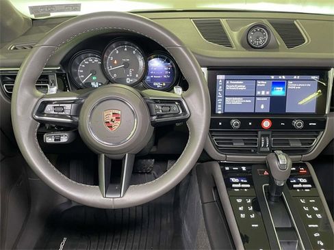 Used 2025 Porsche Macan image 26