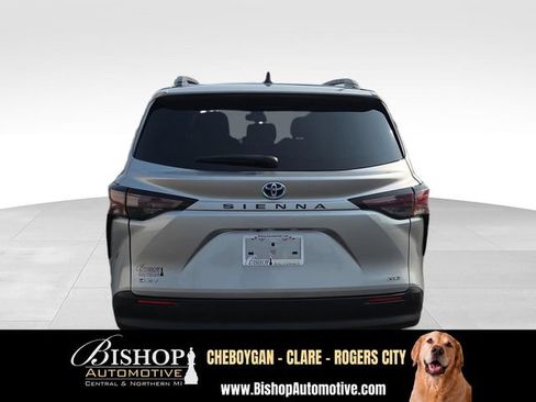 Used 2025 Toyota Sienna XLE FWD image 23