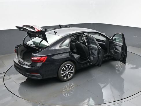 Used 2025 Volkswagen Jetta SE FWD image 27