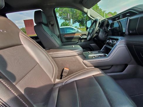 Used 2024 GMC Sierra 2500 Denali w/ Denali Reserve Package AWD/4WD image 4
