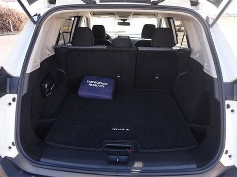 Used 2021 Nissan Rogue SV image 7