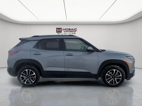 Used 2025 Chevrolet TrailBlazer LT w/ Convenience Package image 8