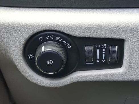 Used 2019 Chrysler Pacifica Limited w/ Advanced Safetytec Group FWD image 29