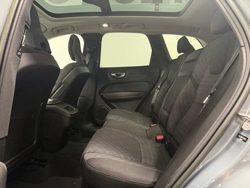 Used 2023 Volvo XC60 B5 Core AWD/4WD image 9