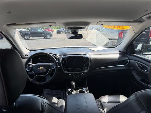 Used 2018 Chevrolet Traverse LT FWD image 3